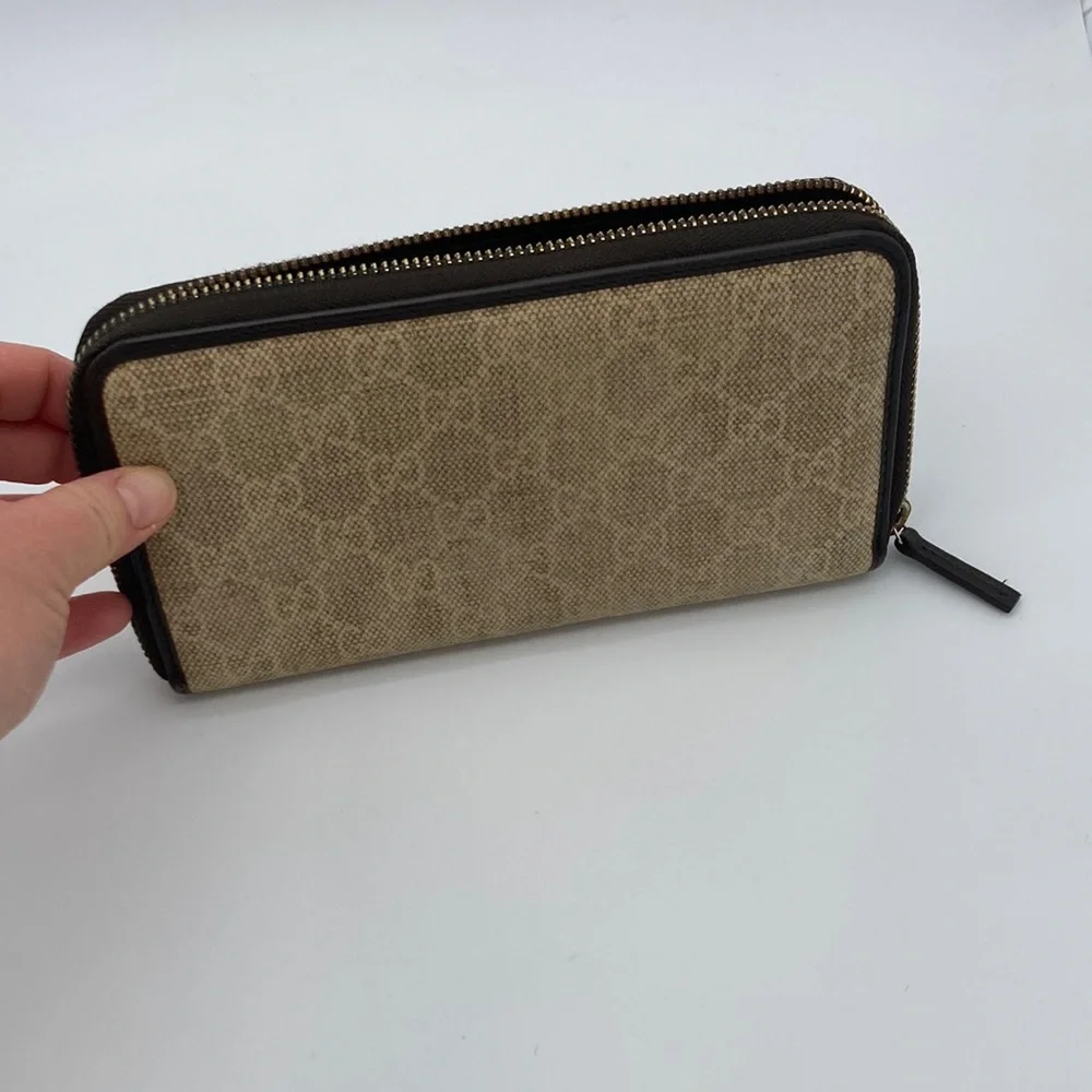 GUCCI GG LOGO TAN BROWN ZIPPY WALLET - Picture 4 of 17